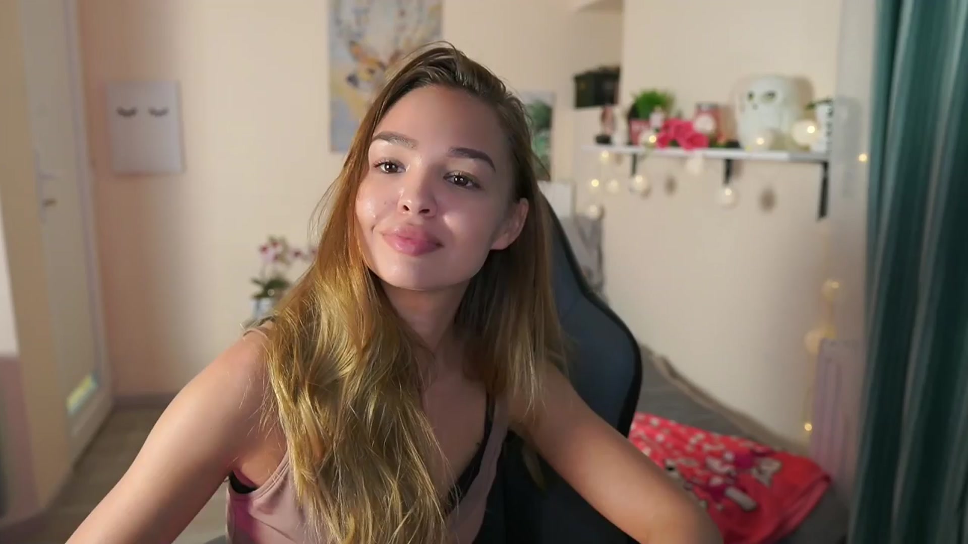 Gallery image thumbnail from Jesse__Jane__'s myfreecams stream on, 04/08/2024, 15:40 image 13 of 20