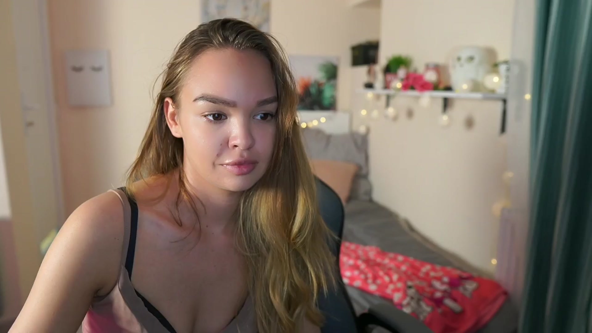 Gallery image thumbnail from Jesse__Jane__'s myfreecams stream on, 04/08/2024, 15:40 image 18 of 20