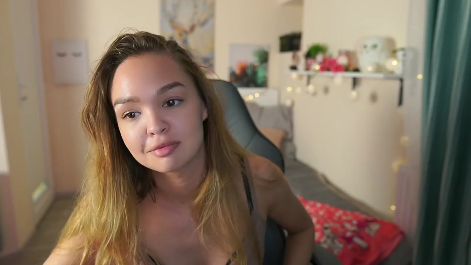 Gallery image thumbnail from Jesse__Jane__'s myfreecams stream on, 04/08/2024, 16:50 image 7 of 20