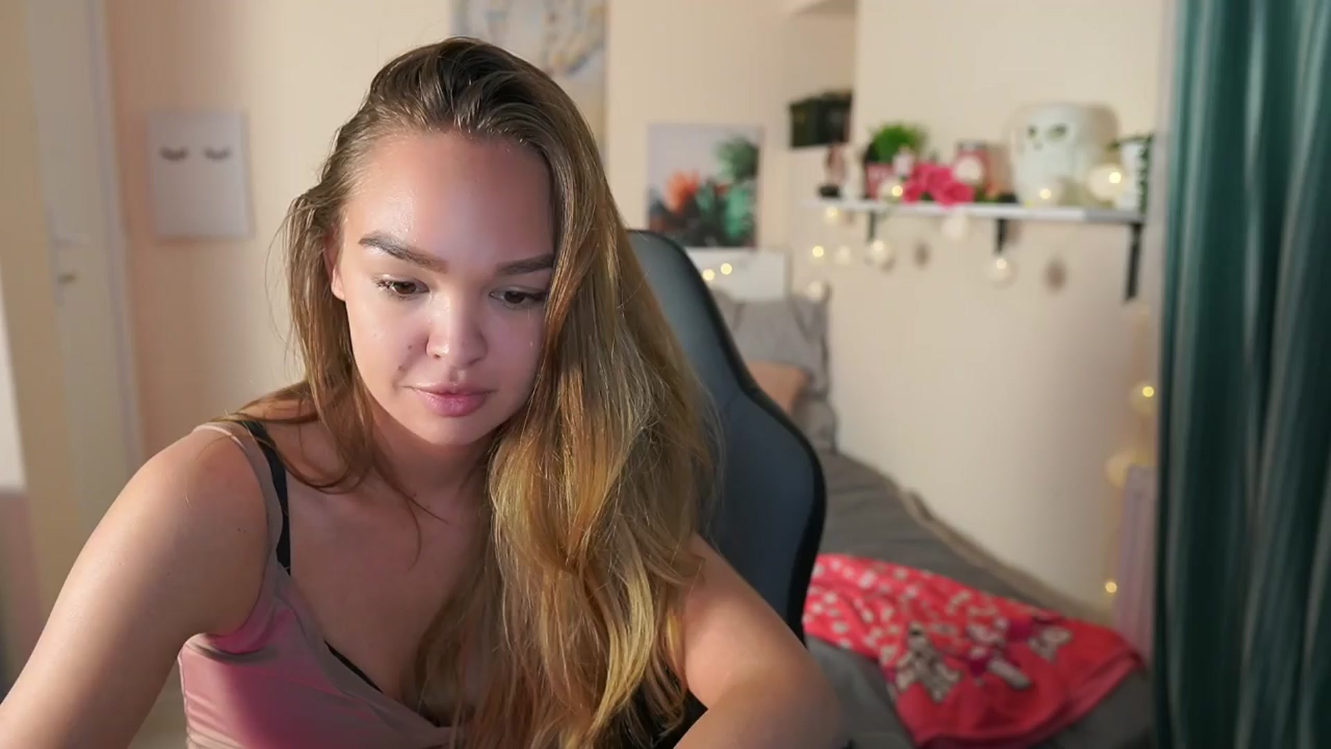 Gallery image thumbnail from Jesse__Jane__'s myfreecams stream on, 04/08/2024, 17:47 image 20 of 20