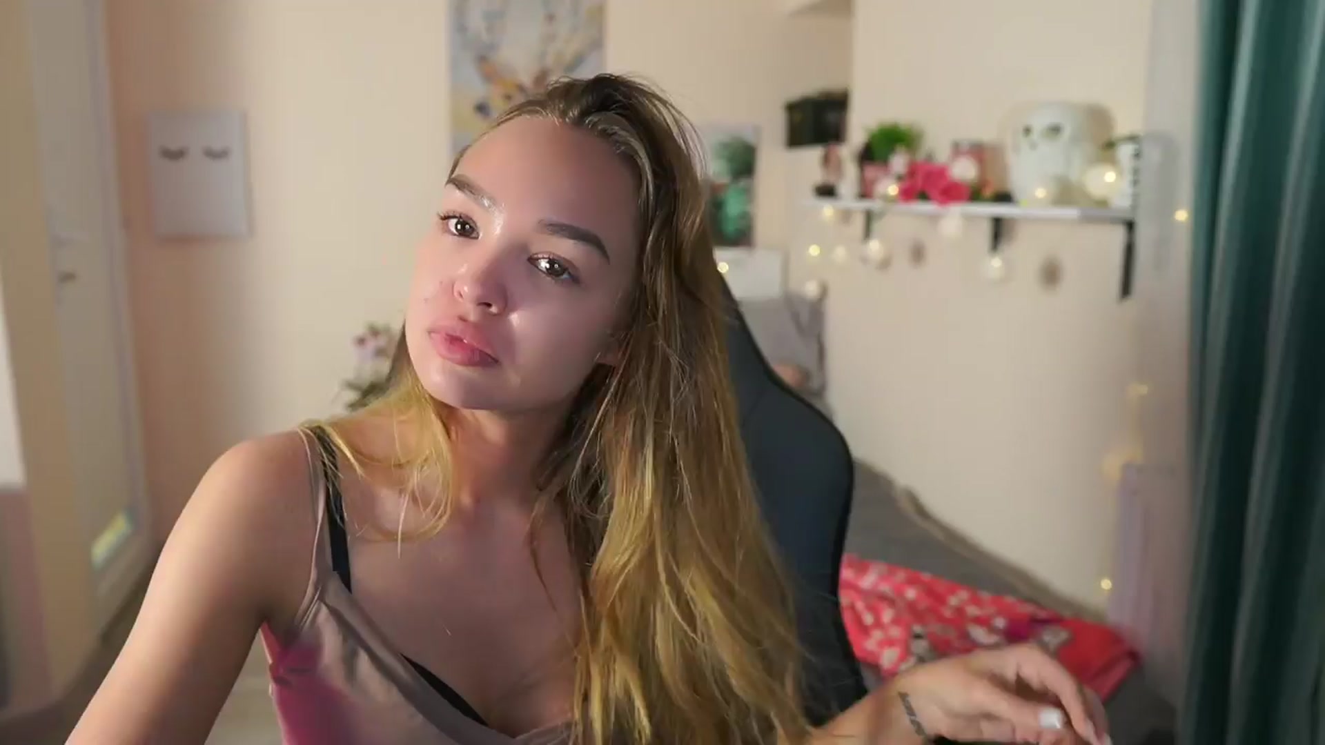 Gallery image thumbnail from Jesse__Jane__'s myfreecams stream on, 04/08/2024, 17:47 image 2 of 20