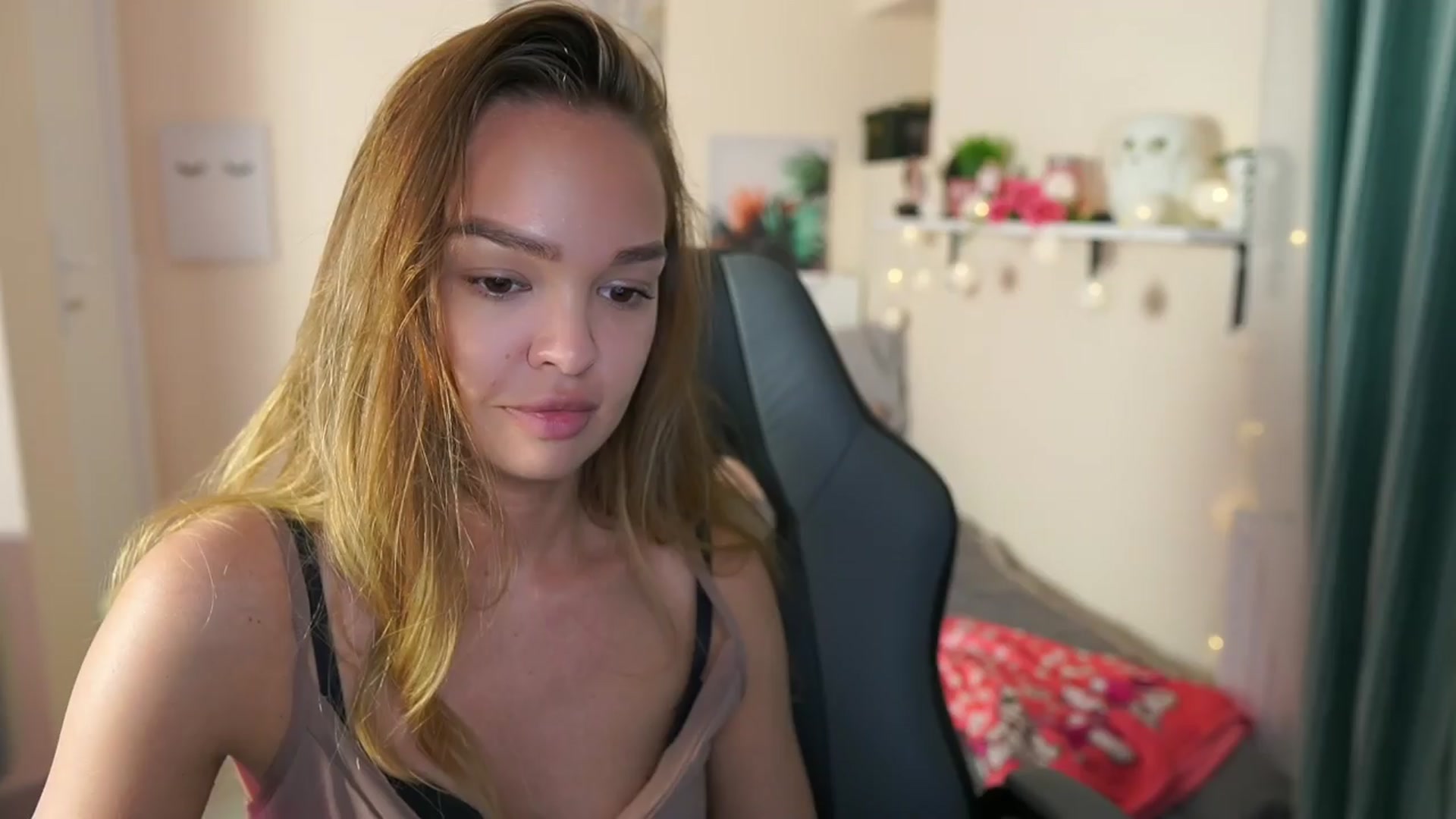 Gallery image thumbnail from Jesse__Jane__'s myfreecams stream on, 04/08/2024, 17:47 image 4 of 20