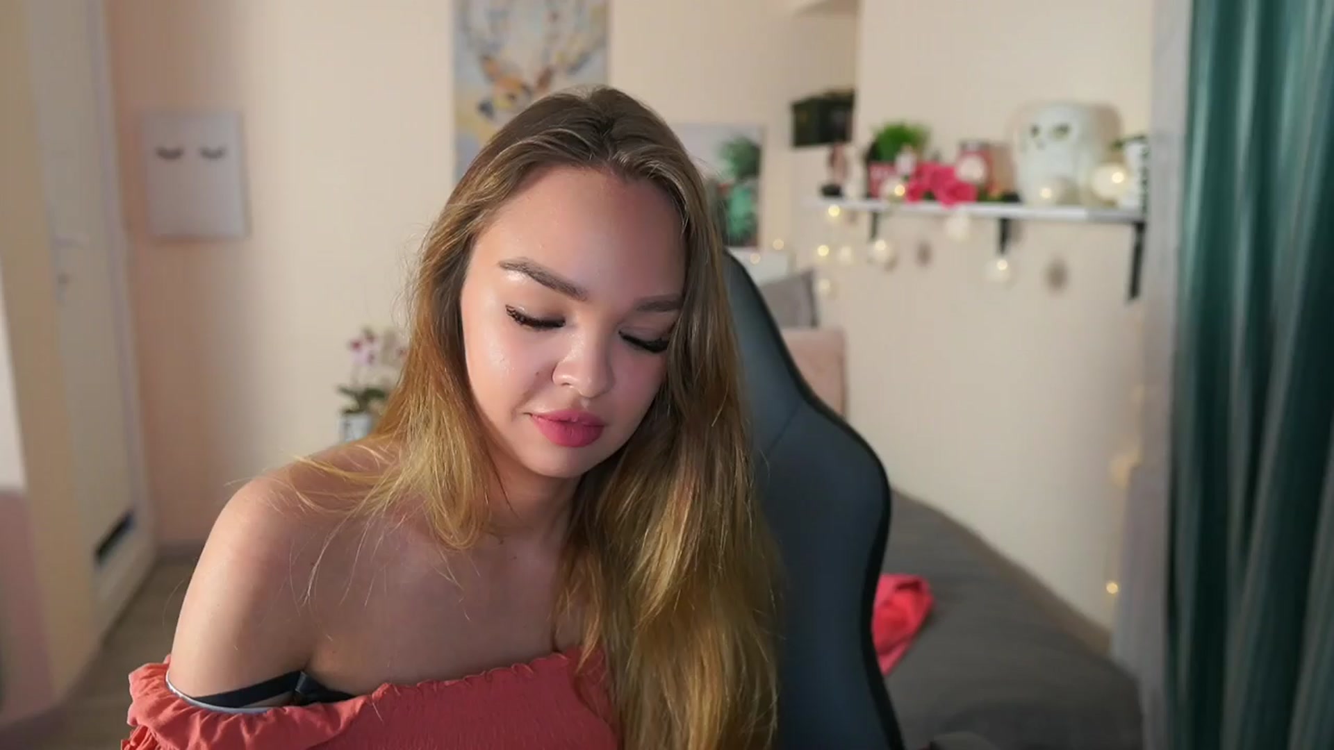 Gallery image thumbnail from Jesse__Jane__'s myfreecams stream on, 04/10/2024, 07:14 image 1 of 20