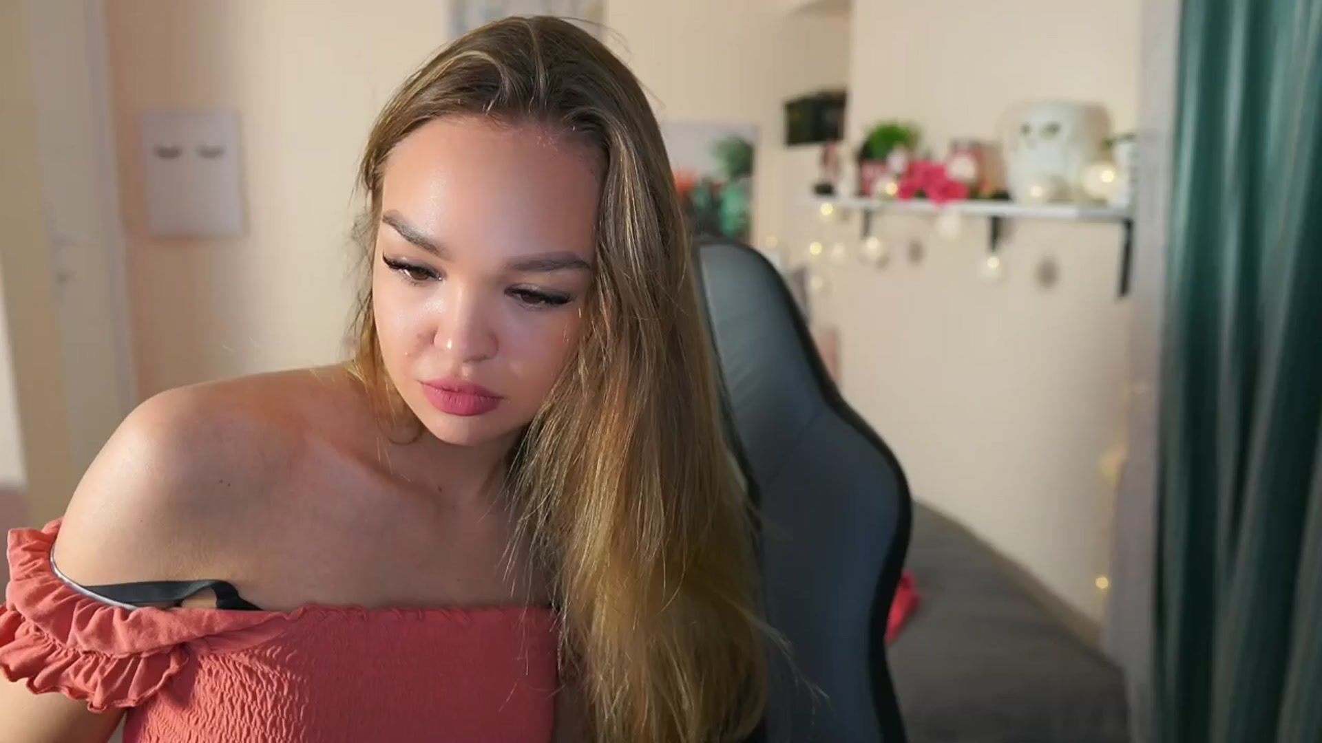 Gallery image thumbnail from Jesse__Jane__'s myfreecams stream on, 04/10/2024, 07:14 image 9 of 20