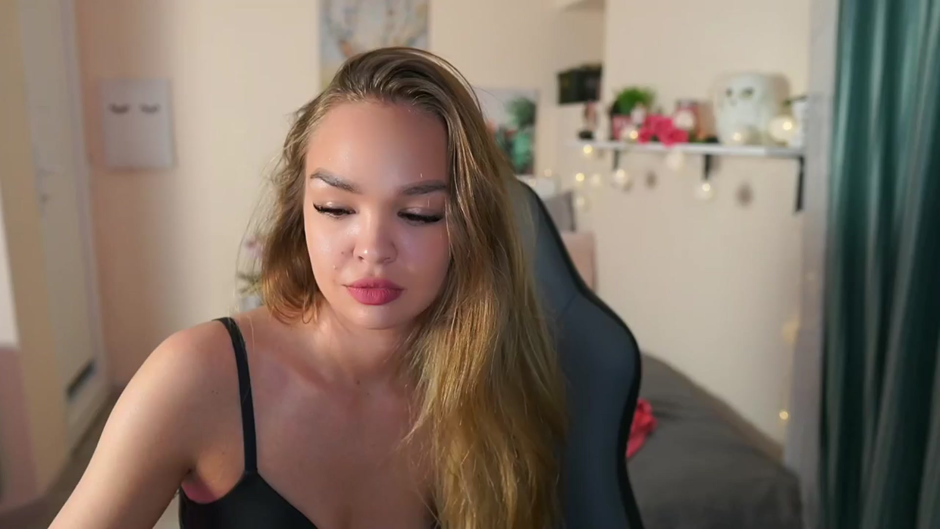 Gallery image thumbnail from Jesse__Jane__'s myfreecams stream on, 04/10/2024, 07:14 image 17 of 20