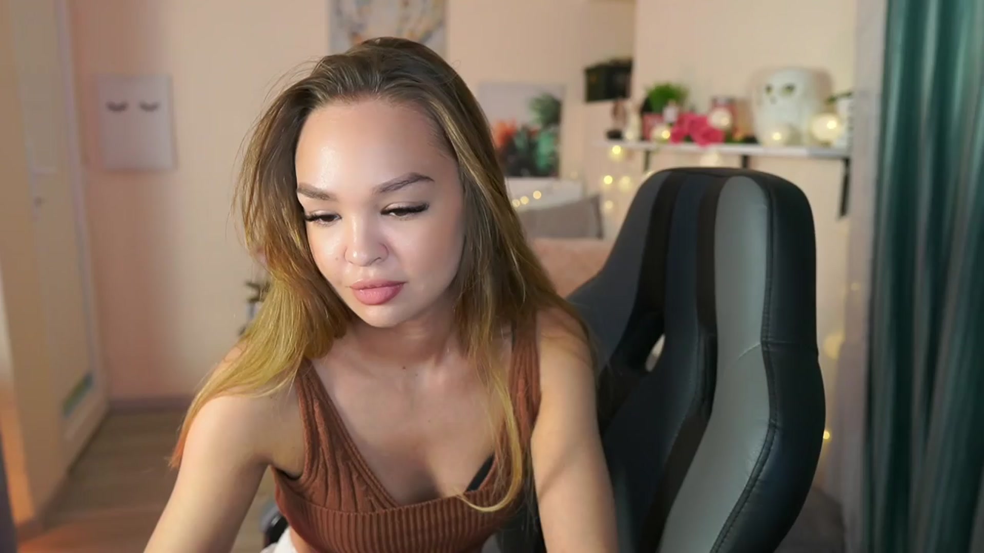 Gallery image thumbnail from Jesse__Jane__'s myfreecams stream on, 04/12/2024, 10:19 image 15 of 20