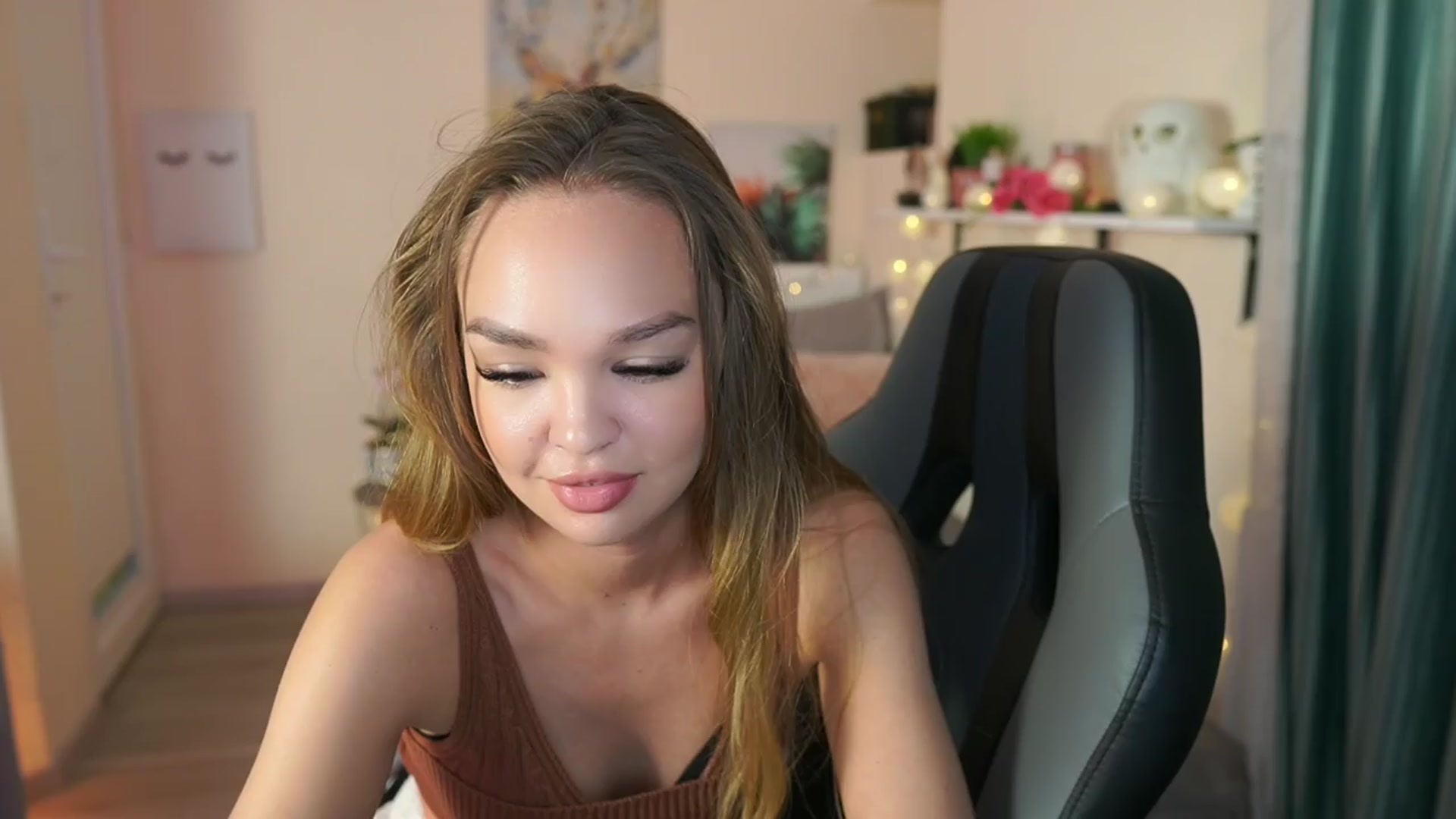 Gallery image thumbnail from Jesse__Jane__'s myfreecams stream on, 04/12/2024, 10:19 image 14 of 20