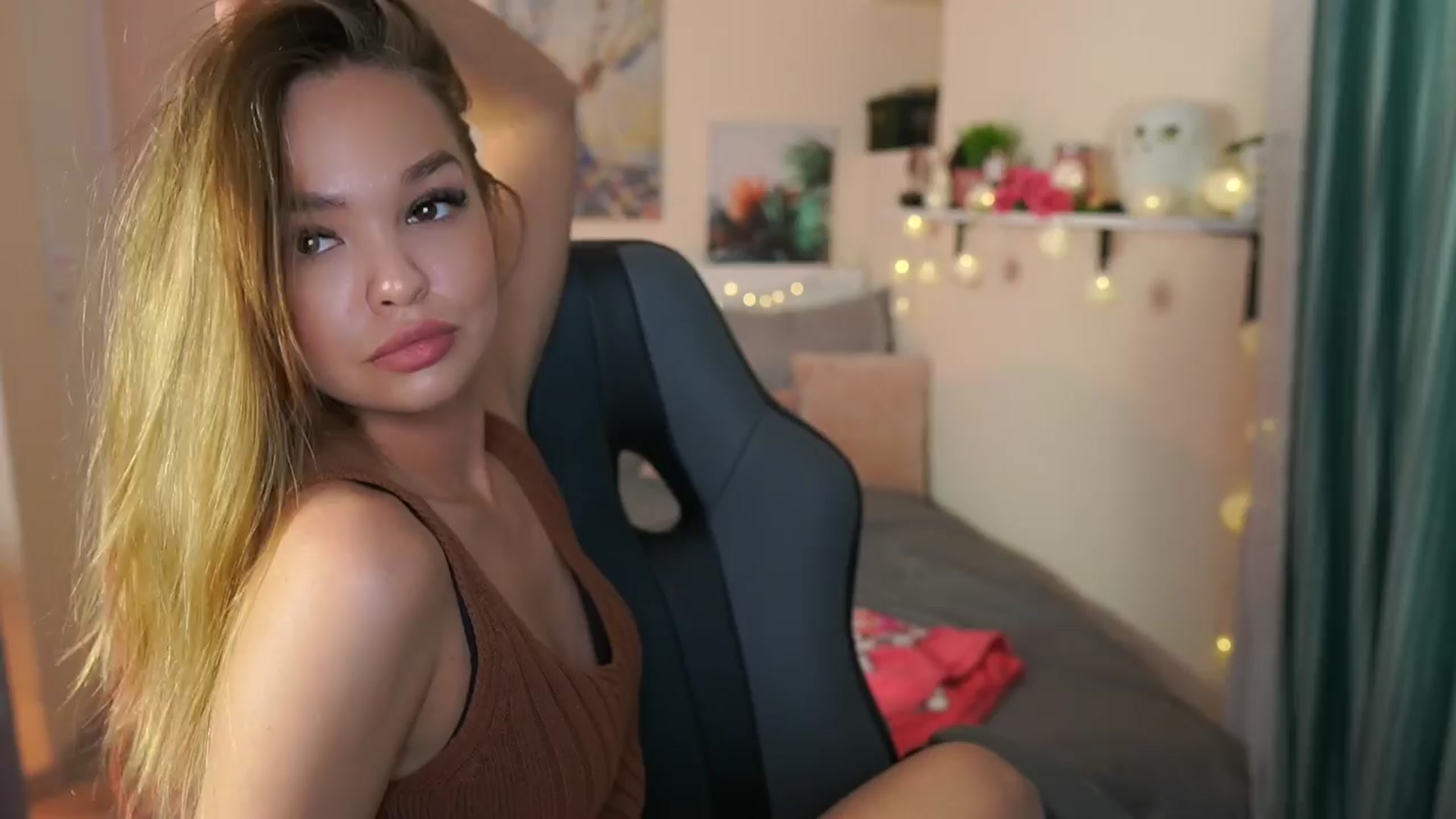 Gallery image thumbnail from Jesse__Jane__'s myfreecams stream on, 04/12/2024, 11:56 image 13 of 20