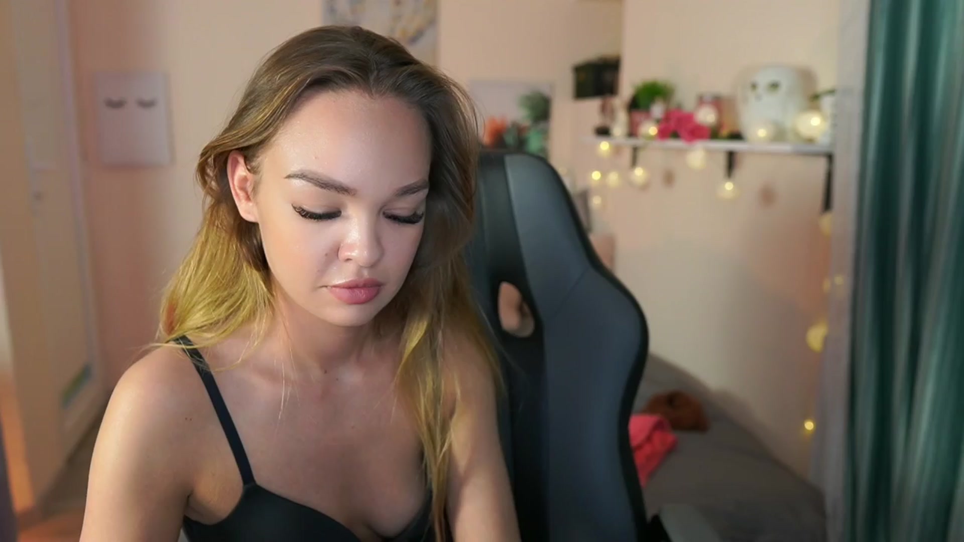 Gallery image thumbnail from Jesse__Jane__'s myfreecams stream on, 04/12/2024, 11:56 image 5 of 20
