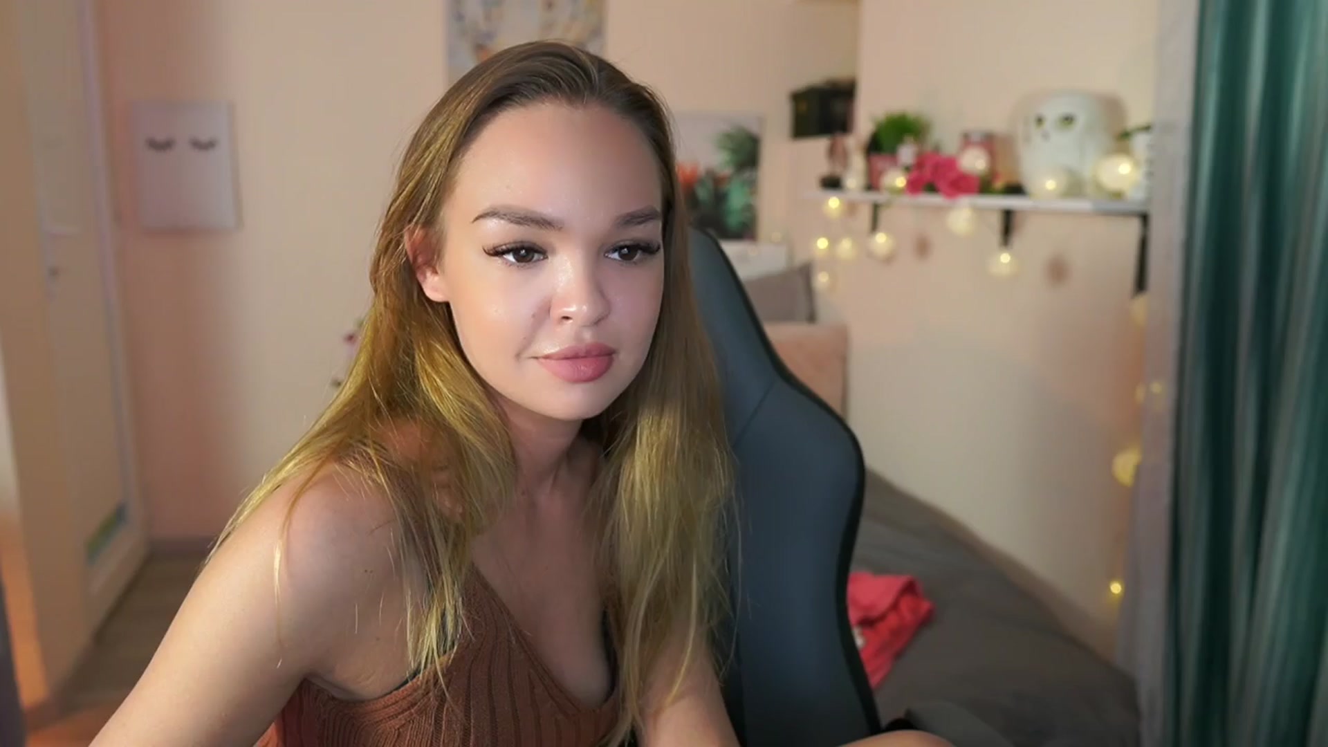 Gallery image thumbnail from Jesse__Jane__'s myfreecams stream on, 04/12/2024, 11:56 image 11 of 20