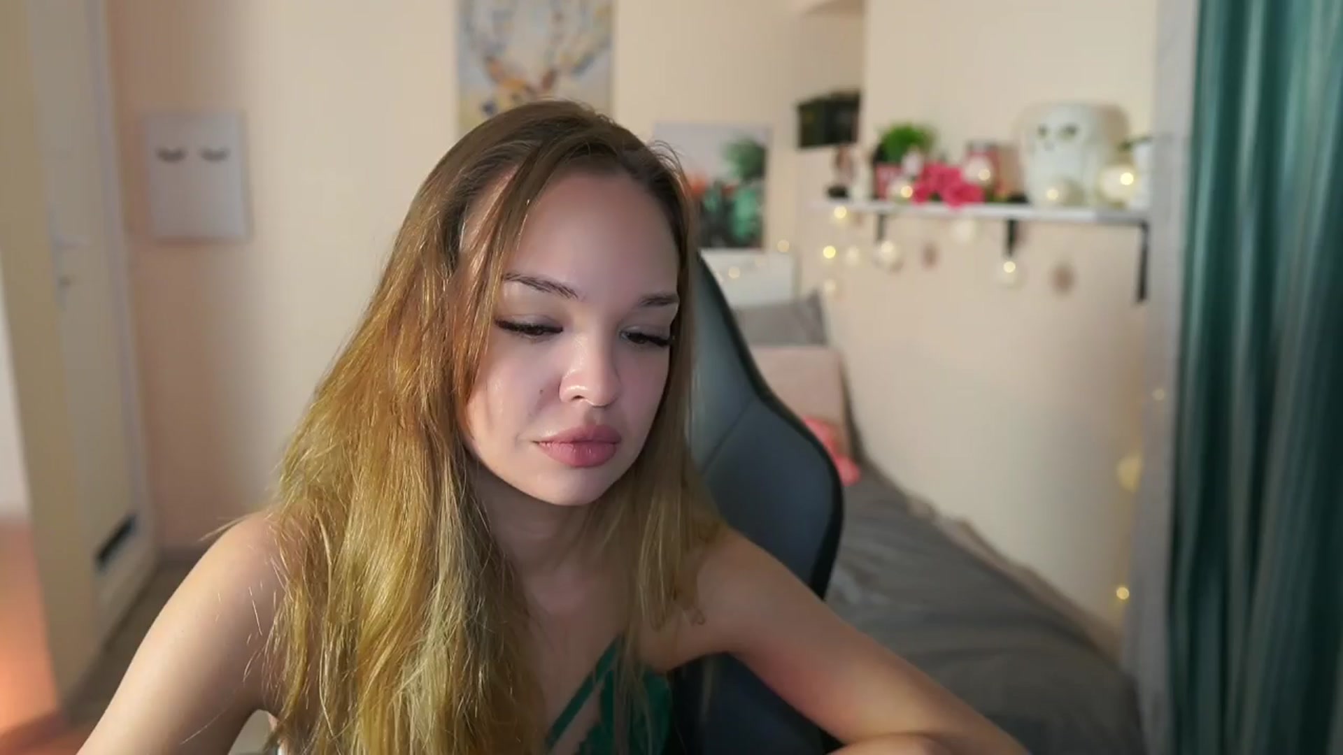 Gallery image thumbnail from Jesse__Jane__'s myfreecams stream on, 04/14/2024, 06:39 image 6 of 20