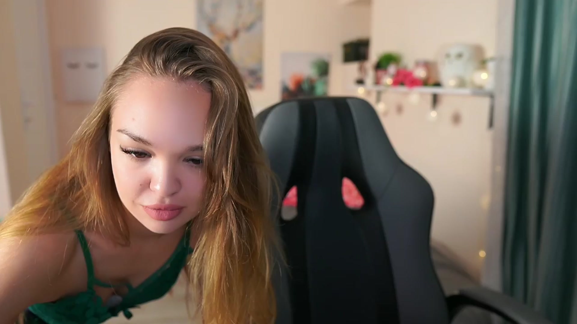 Gallery image thumbnail from Jesse__Jane__'s myfreecams stream on, 04/14/2024, 06:39 image 8 of 20