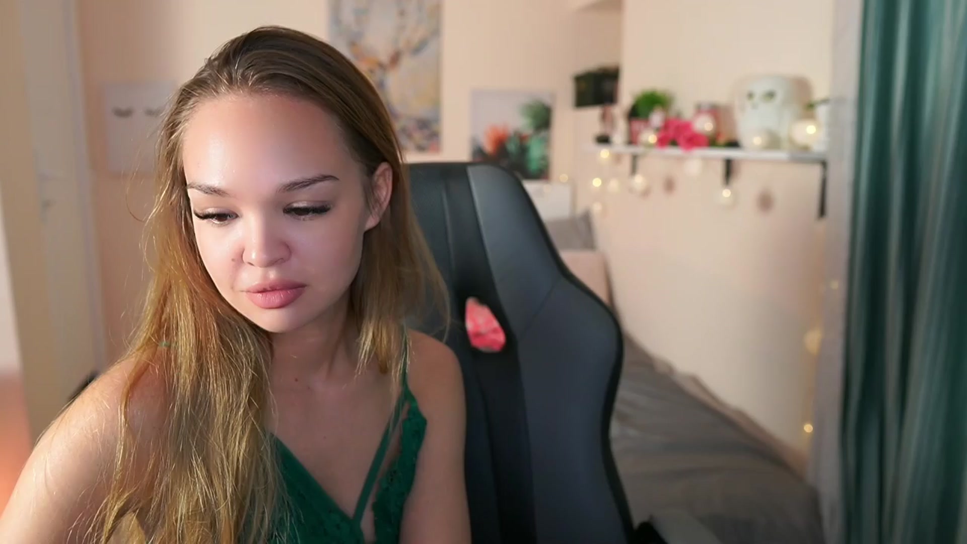 Gallery image thumbnail from Jesse__Jane__'s myfreecams stream on, 04/14/2024, 06:39 image 9 of 20