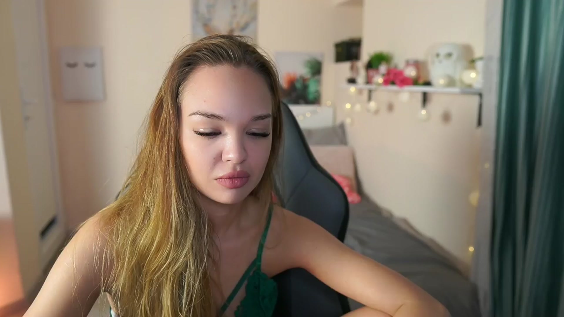Gallery image thumbnail from Jesse__Jane__'s myfreecams stream on, 04/14/2024, 06:39 image 5 of 20