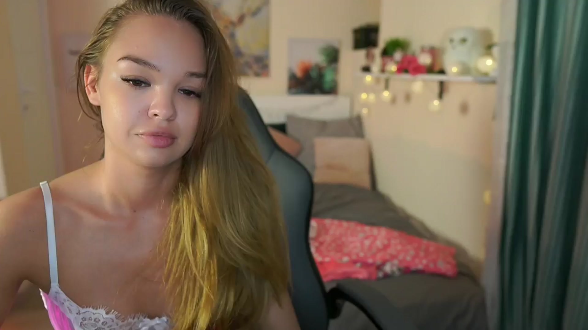 Gallery image thumbnail from Jesse__Jane__'s myfreecams stream on, 04/15/2024, 17:15 image 3 of 20