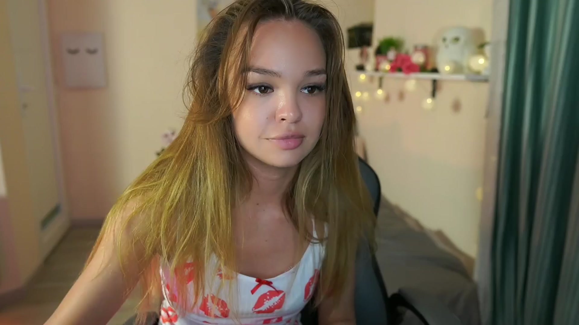 Gallery image thumbnail from Jesse__Jane__'s myfreecams stream on, 04/15/2024, 17:15 image 14 of 20