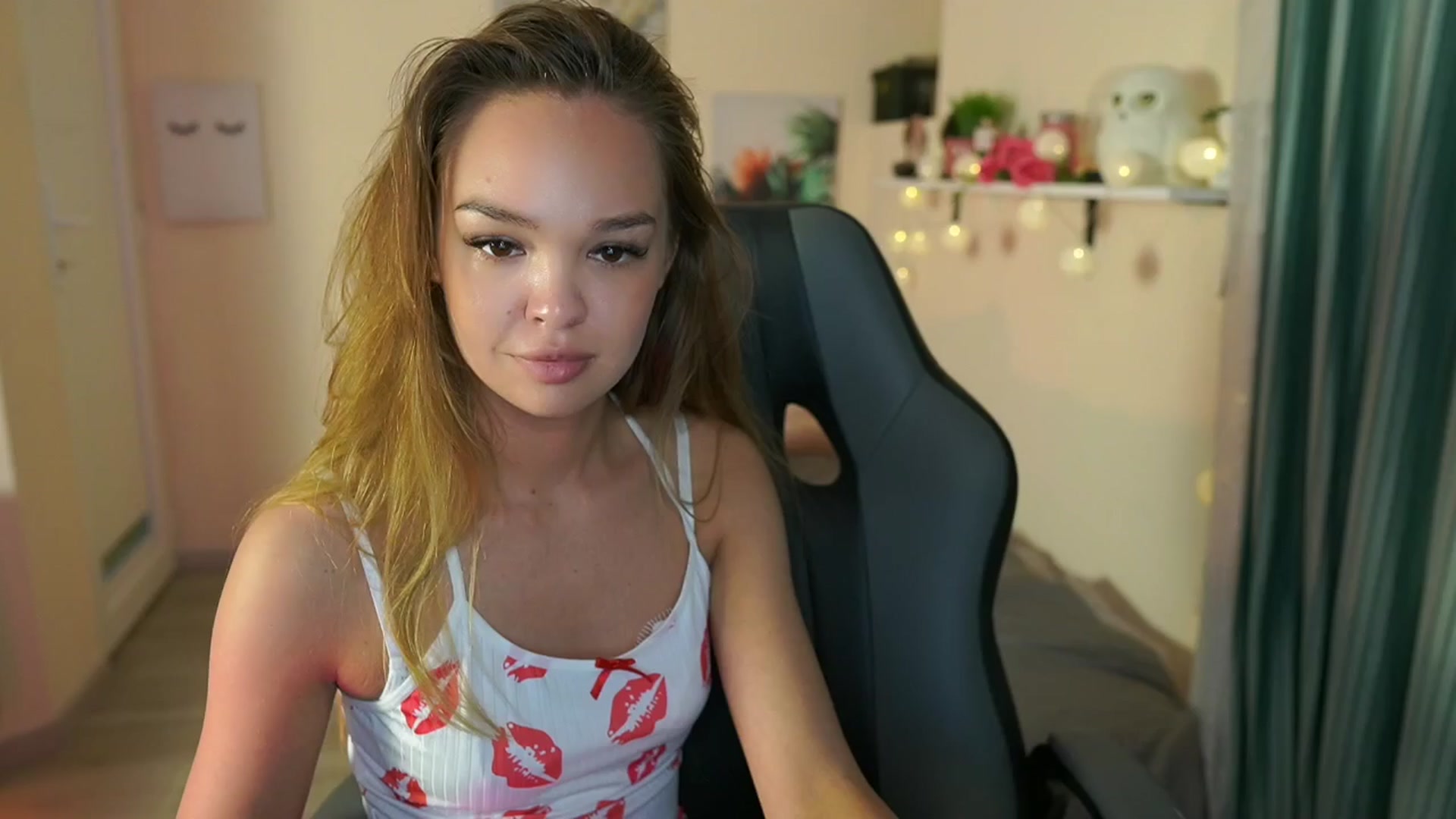 Gallery image thumbnail from Jesse__Jane__'s myfreecams stream on, 04/15/2024, 17:15 image 15 of 20