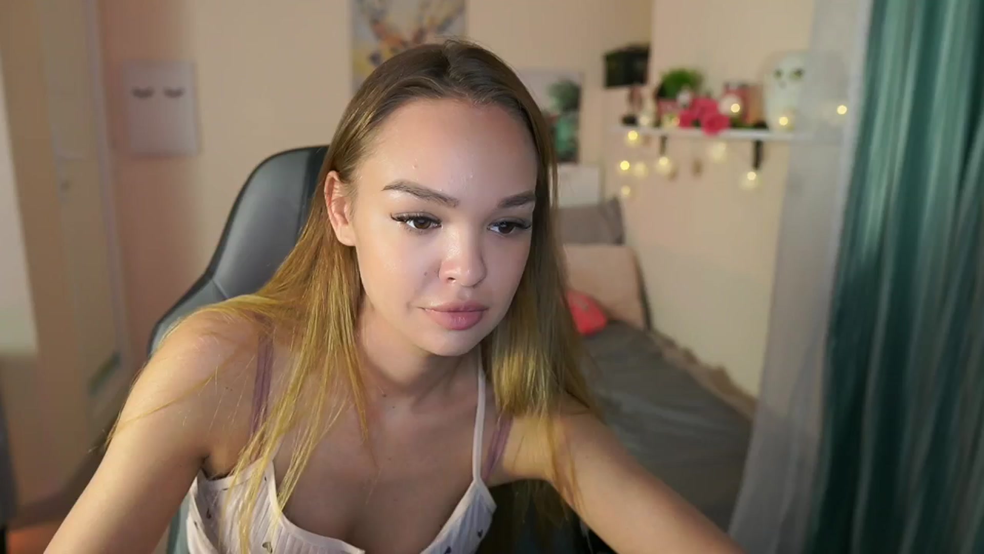 Gallery image thumbnail from Jesse__Jane__'s myfreecams stream on, 04/18/2024, 12:05 image 7 of 20
