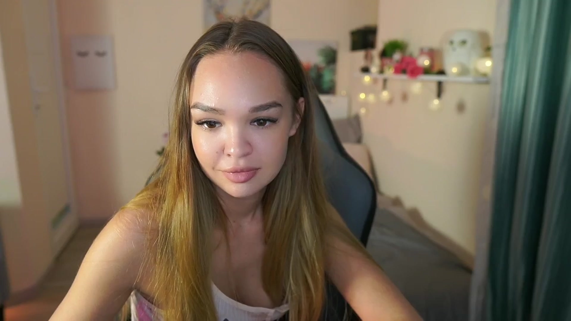 Gallery image thumbnail from Jesse__Jane__'s myfreecams stream on, 04/18/2024, 12:05 image 18 of 20