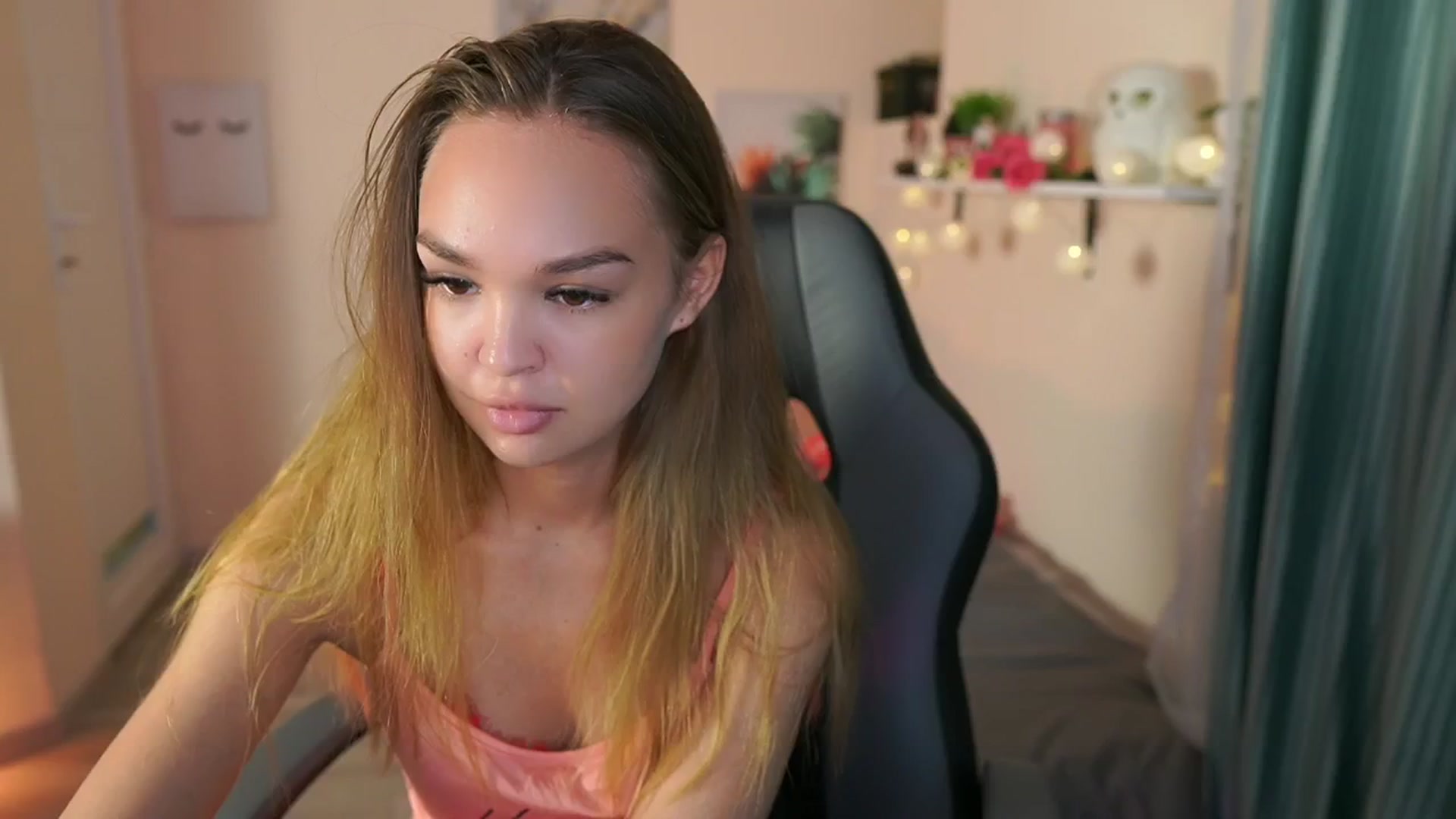 Gallery image thumbnail from Jesse__Jane__'s myfreecams stream on, 04/19/2024, 11:23 image 9 of 20
