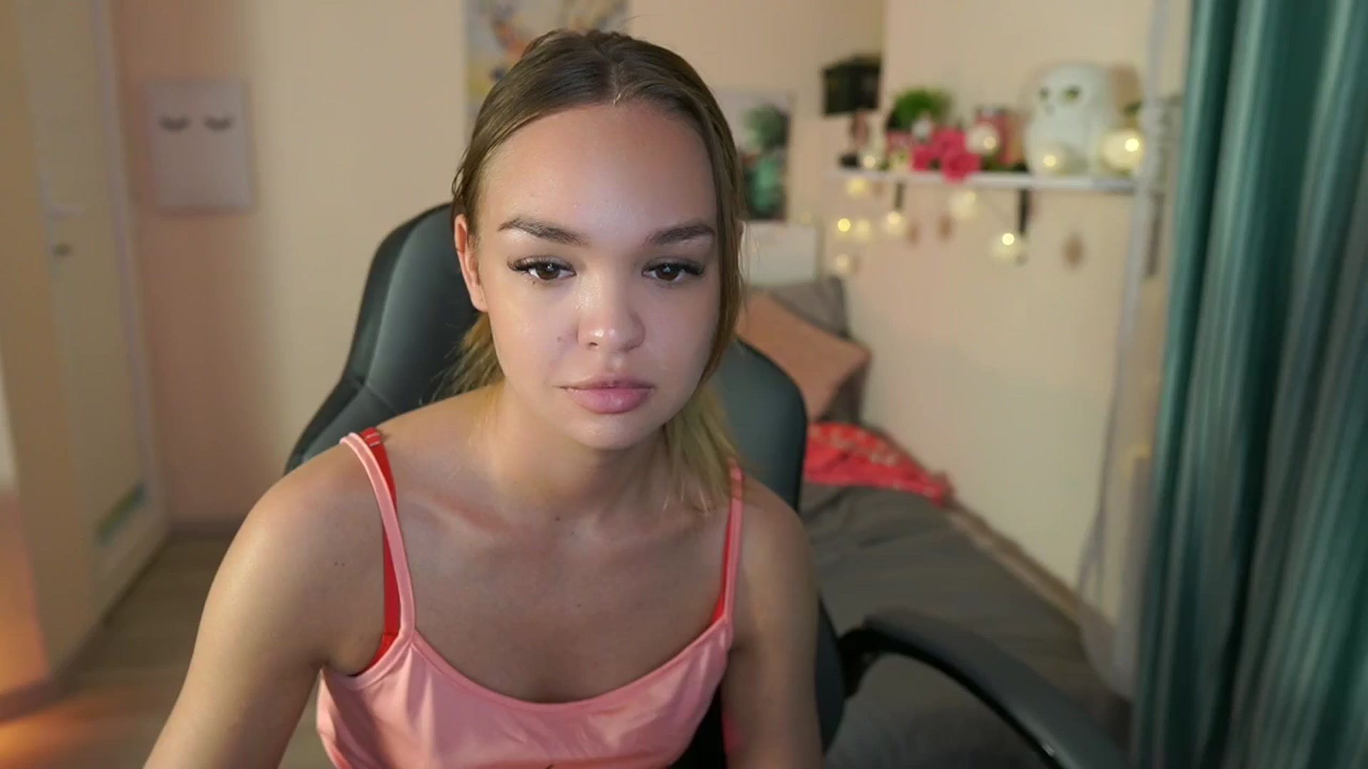 Gallery image thumbnail from Jesse__Jane__'s myfreecams stream on, 04/19/2024, 11:58 image 2 of 20