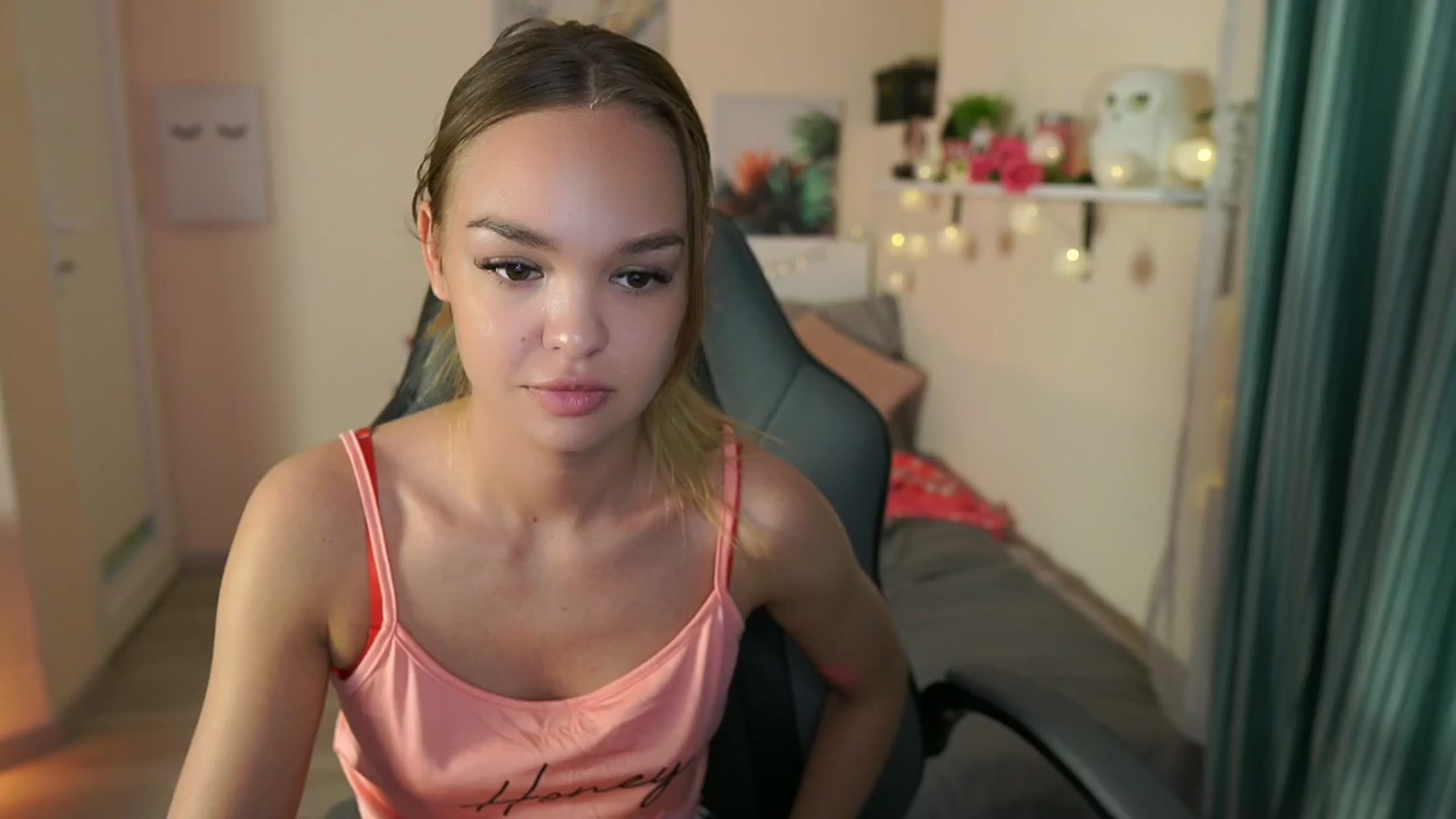 Gallery image thumbnail from Jesse__Jane__'s myfreecams stream on, 04/19/2024, 11:58 image 4 of 20
