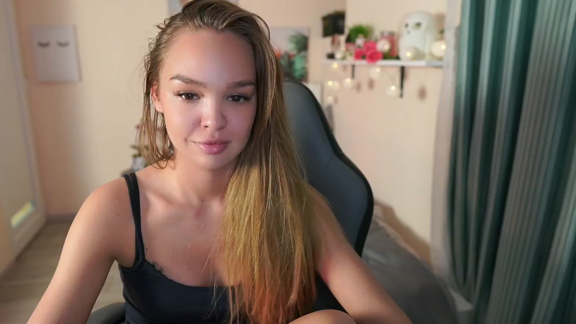 Gallery image thumbnail from Jesse__Jane__'s myfreecams stream on, 04/26/2024, 13:15 image 14 of 20