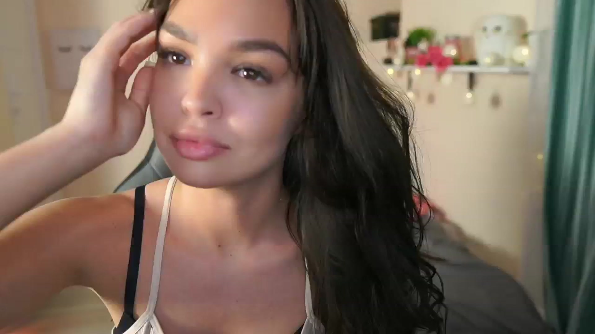 Gallery image thumbnail from Jesse__Jane__'s myfreecams stream on, 05/01/2024, 17:53 image 3 of 20