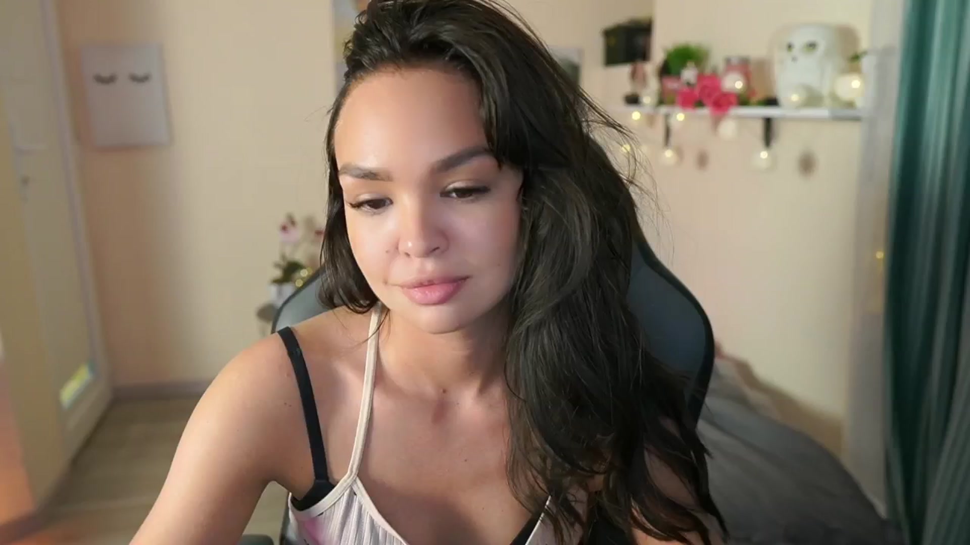 Gallery image thumbnail from Jesse__Jane__'s myfreecams stream on, 05/01/2024, 17:53 image 11 of 20