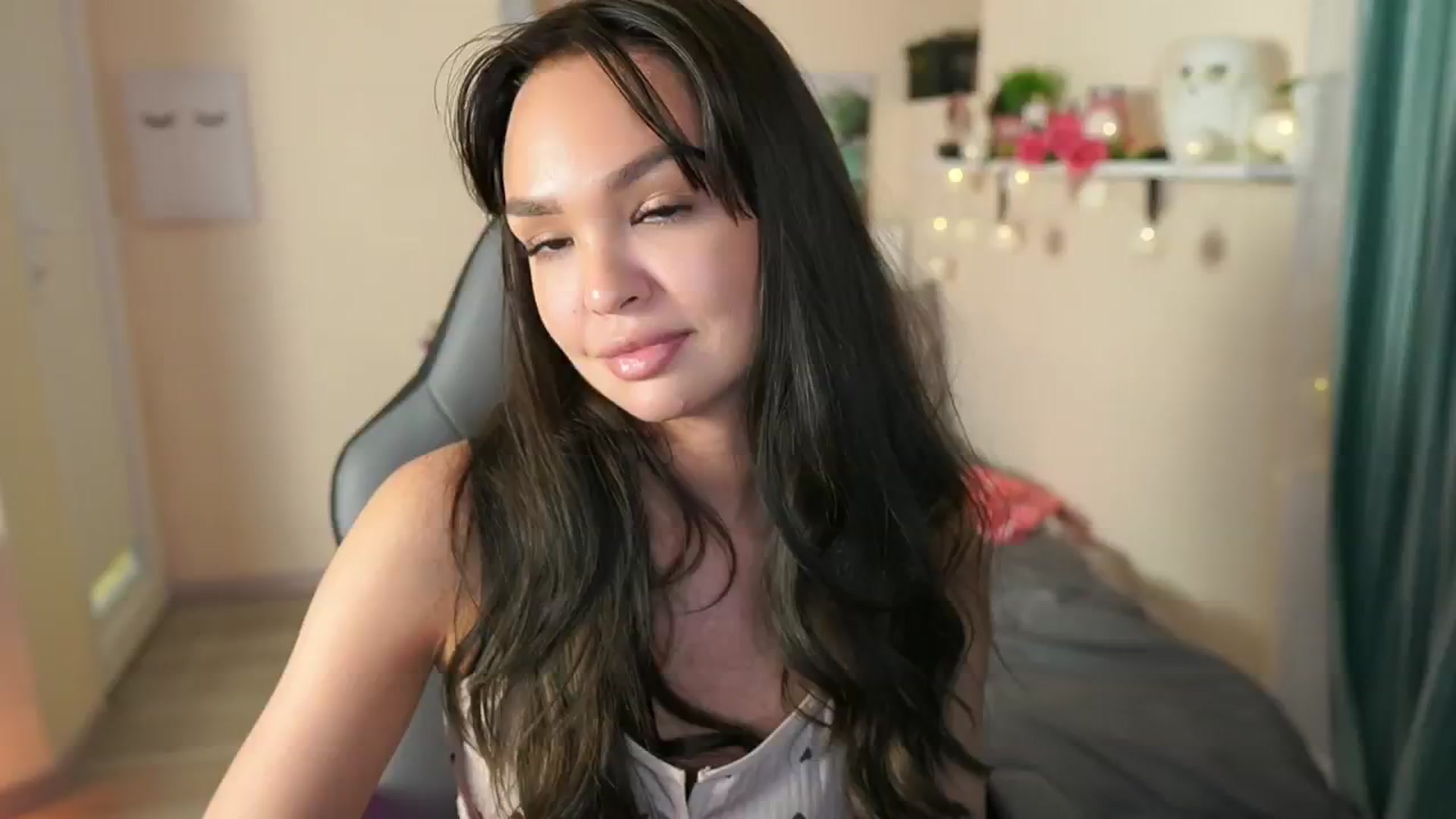 Gallery image thumbnail from Jesse__Jane__'s myfreecams stream on, 05/01/2024, 17:53 image 1 of 20