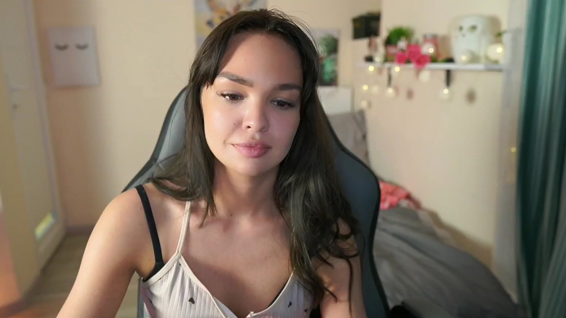 Gallery image thumbnail from Jesse__Jane__'s myfreecams stream on, 05/01/2024, 17:53 image 14 of 20