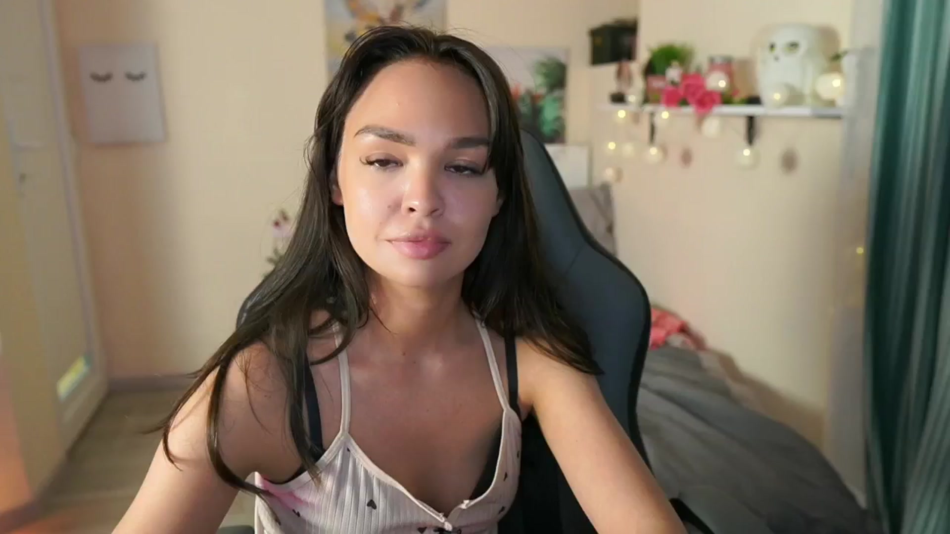 Gallery image thumbnail from Jesse__Jane__'s myfreecams stream on, 05/01/2024, 17:53 image 6 of 20