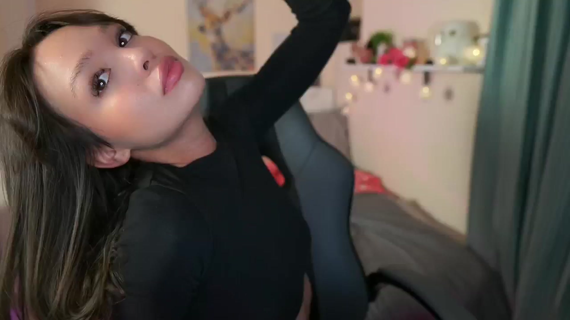Gallery image thumbnail from Jesse__Jane__'s myfreecams stream on, 05/04/2024, 19:55 image 17 of 20