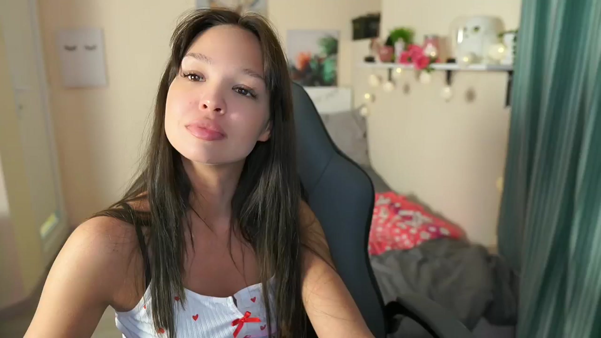 Gallery image thumbnail from Jesse__Jane__'s myfreecams stream on, 05/07/2024, 18:58 image 12 of 20