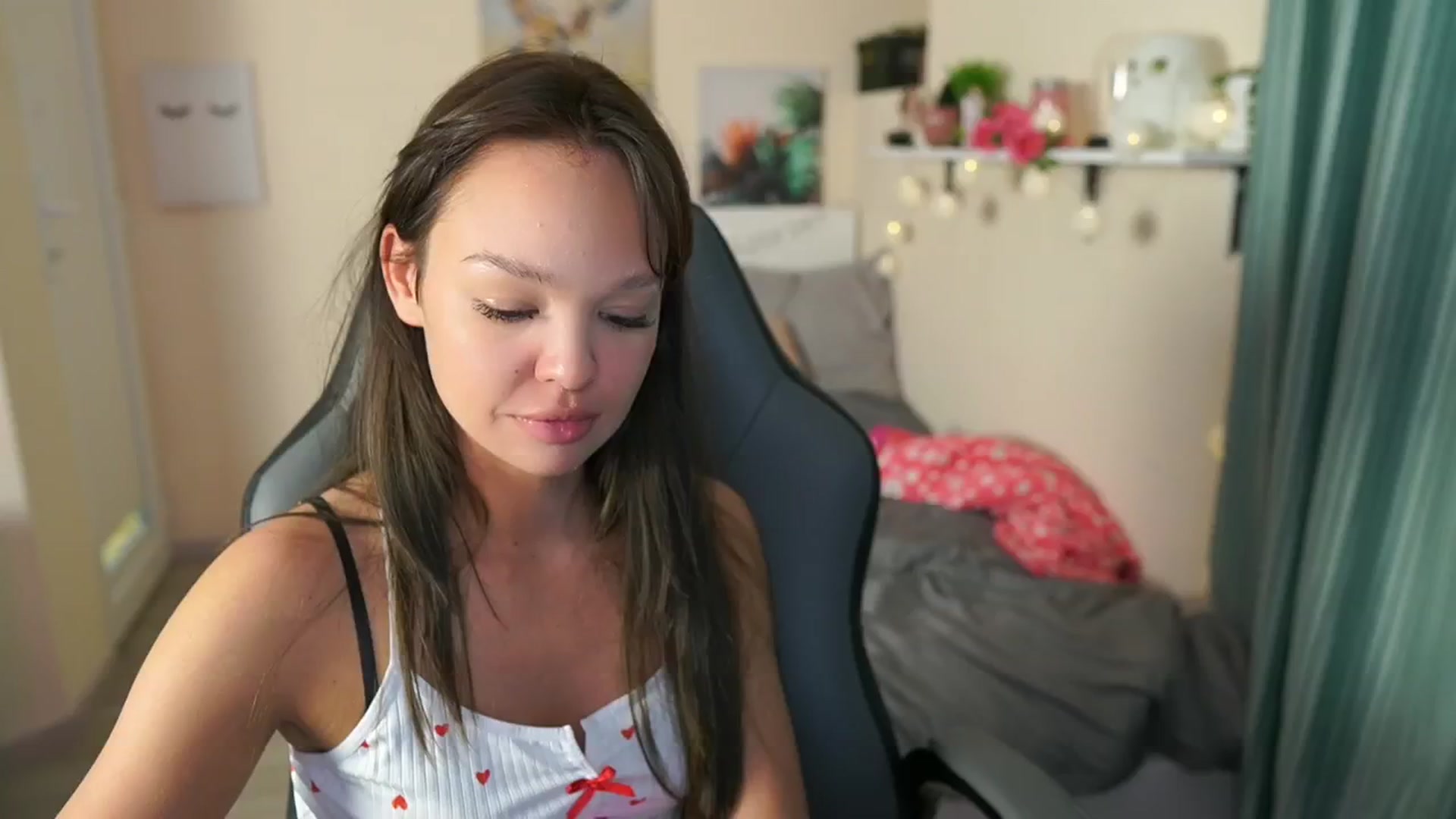 Gallery image thumbnail from Jesse__Jane__'s myfreecams stream on, 05/07/2024, 20:28 image 15 of 20