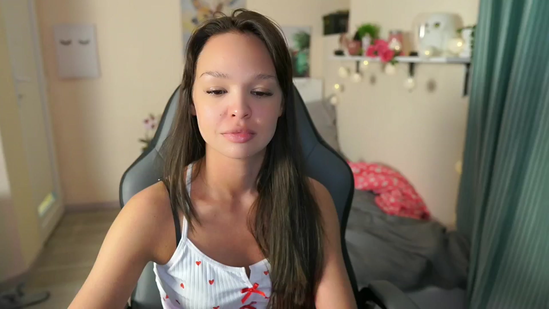 Gallery image thumbnail from Jesse__Jane__'s myfreecams stream on, 05/07/2024, 20:40 image 15 of 20