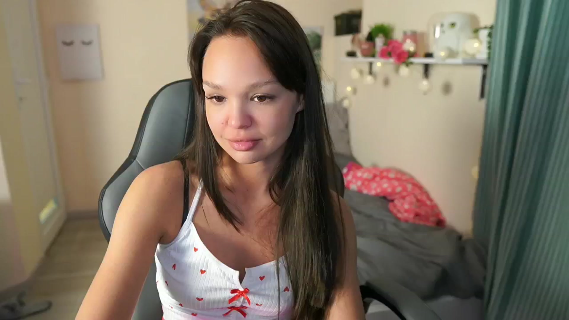 Gallery image thumbnail from Jesse__Jane__'s myfreecams stream on, 05/07/2024, 20:40 image 16 of 20