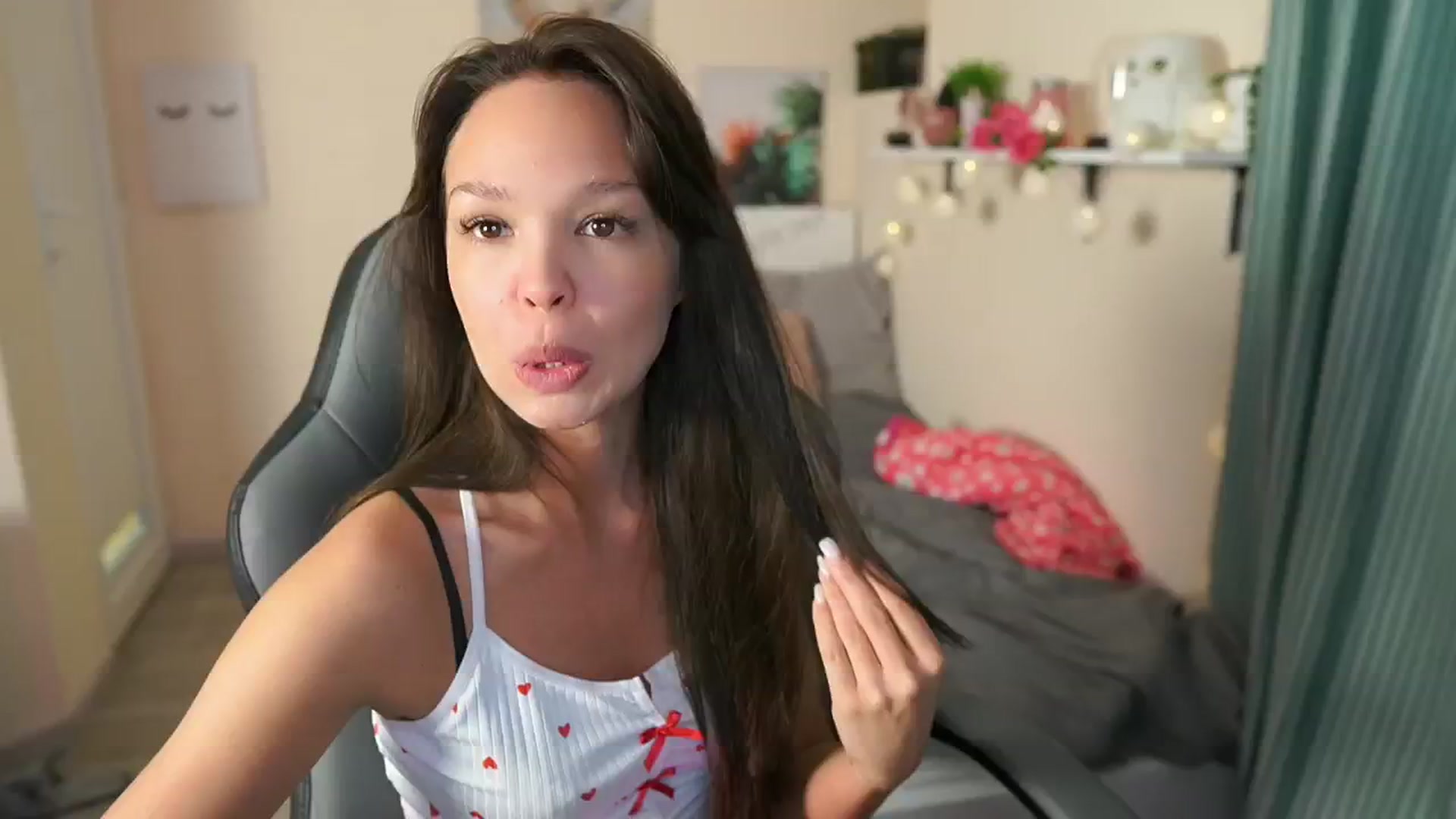 Gallery image thumbnail from Jesse__Jane__'s myfreecams stream on, 05/07/2024, 20:40 image 4 of 20