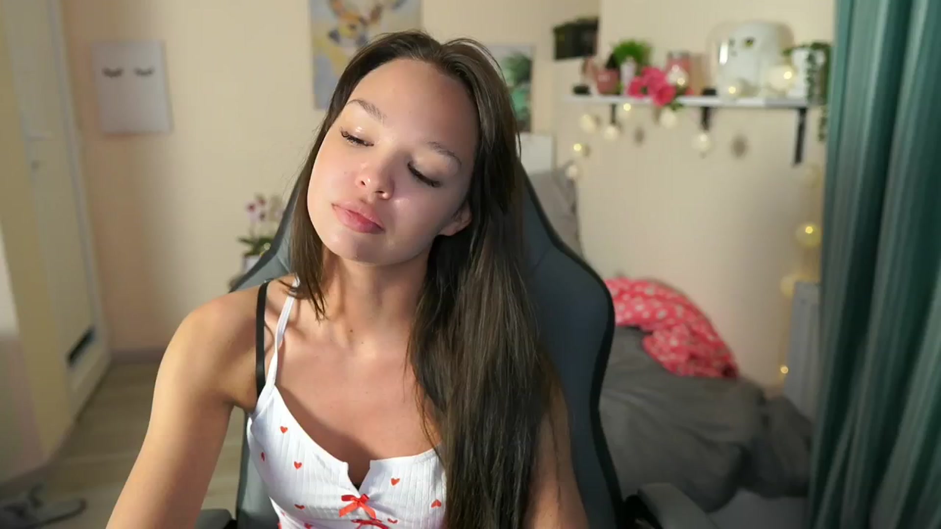 Gallery image thumbnail from Jesse__Jane__'s myfreecams stream on, 05/07/2024, 22:23 image 3 of 20