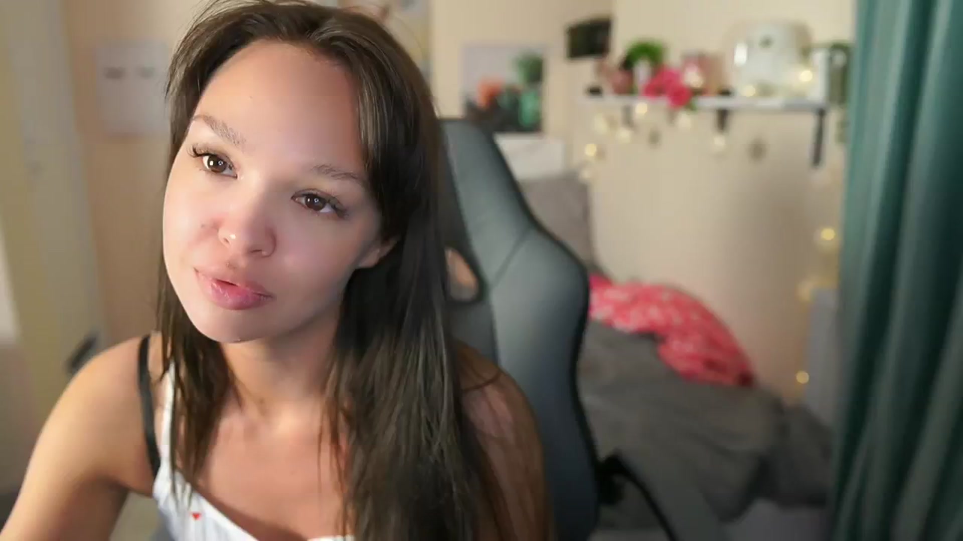 Gallery image thumbnail from Jesse__Jane__'s myfreecams stream on, 05/07/2024, 22:23 image 5 of 20