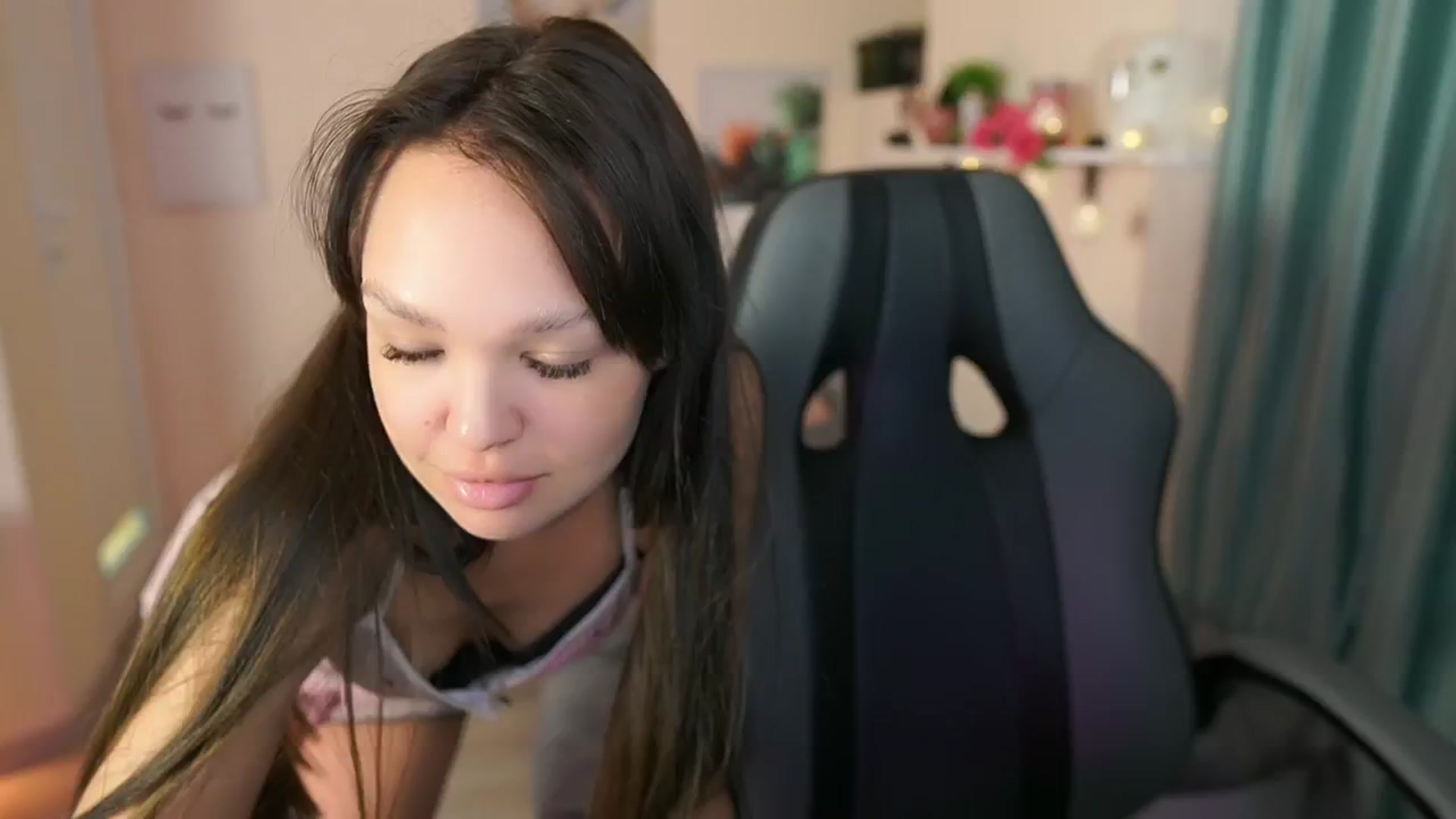 Gallery image thumbnail from Jesse__Jane__'s myfreecams stream on, 05/08/2024, 12:26 image 7 of 20