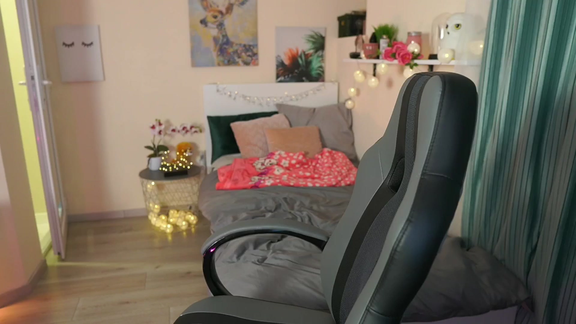 Gallery image thumbnail from Jesse__Jane__'s myfreecams stream on, 05/08/2024, 12:26 image 17 of 20