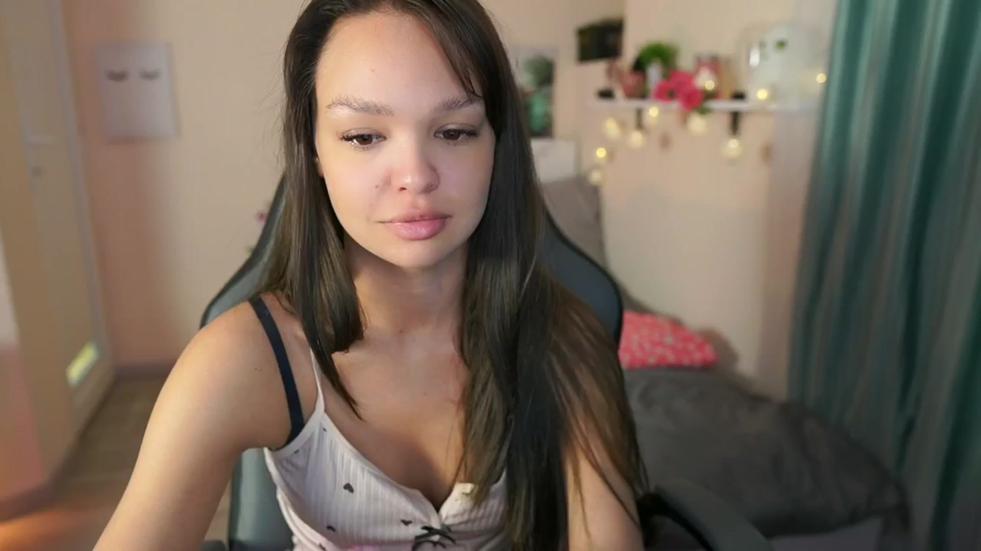 Gallery image thumbnail from Jesse__Jane__'s myfreecams stream on, 05/08/2024, 12:26 image 9 of 20