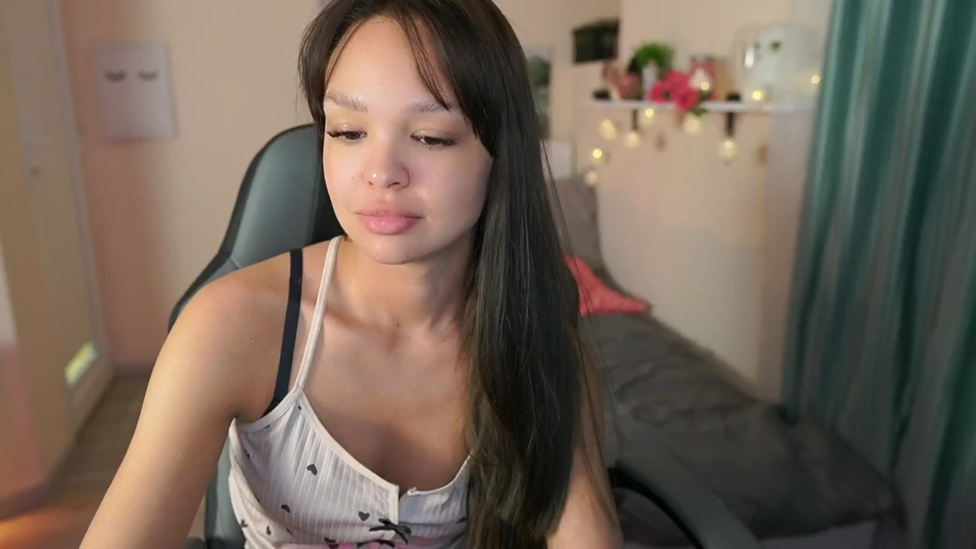 Gallery image thumbnail from Jesse__Jane__'s myfreecams stream on, 05/08/2024, 12:26 image 19 of 20