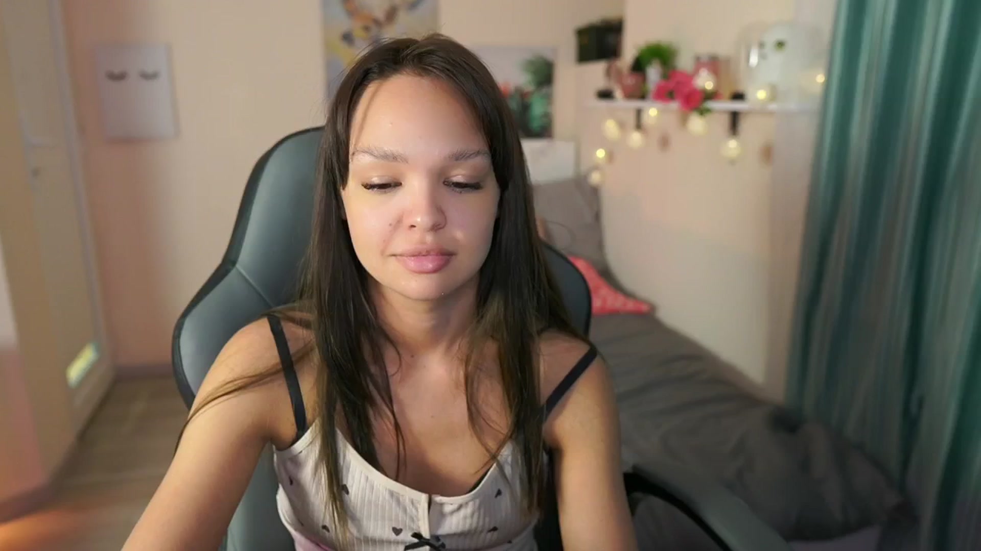 Gallery image thumbnail from Jesse__Jane__'s myfreecams stream on, 05/08/2024, 12:54 image 16 of 20