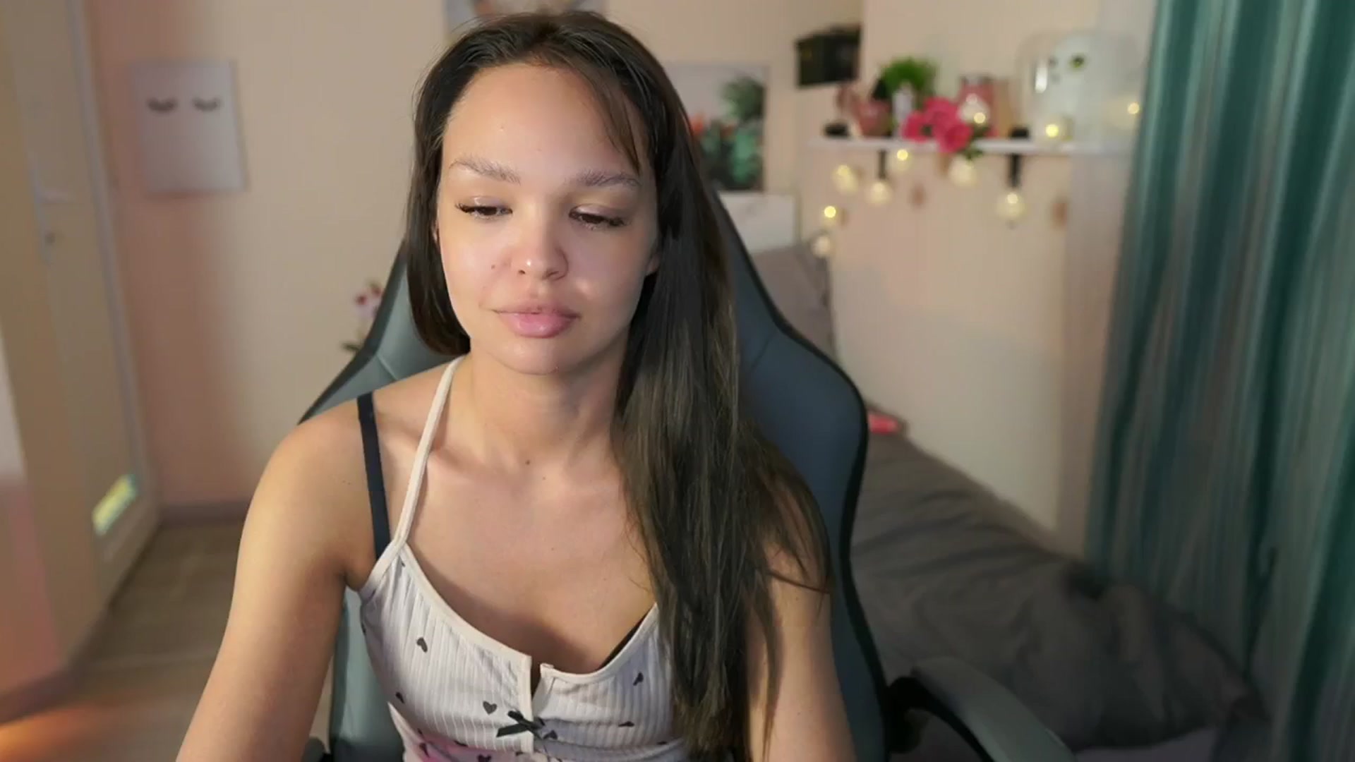 Gallery image thumbnail from Jesse__Jane__'s myfreecams stream on, 05/08/2024, 12:54 image 9 of 20