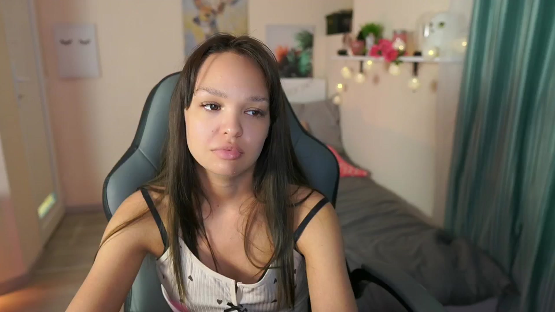 Gallery image thumbnail from Jesse__Jane__'s myfreecams stream on, 05/08/2024, 12:54 image 17 of 20