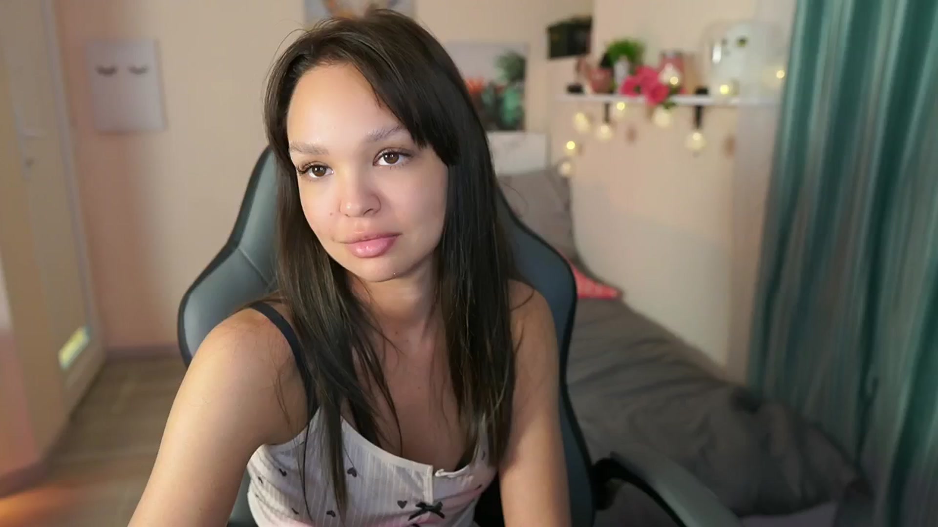 Gallery image thumbnail from Jesse__Jane__'s myfreecams stream on, 05/08/2024, 12:54 image 18 of 20