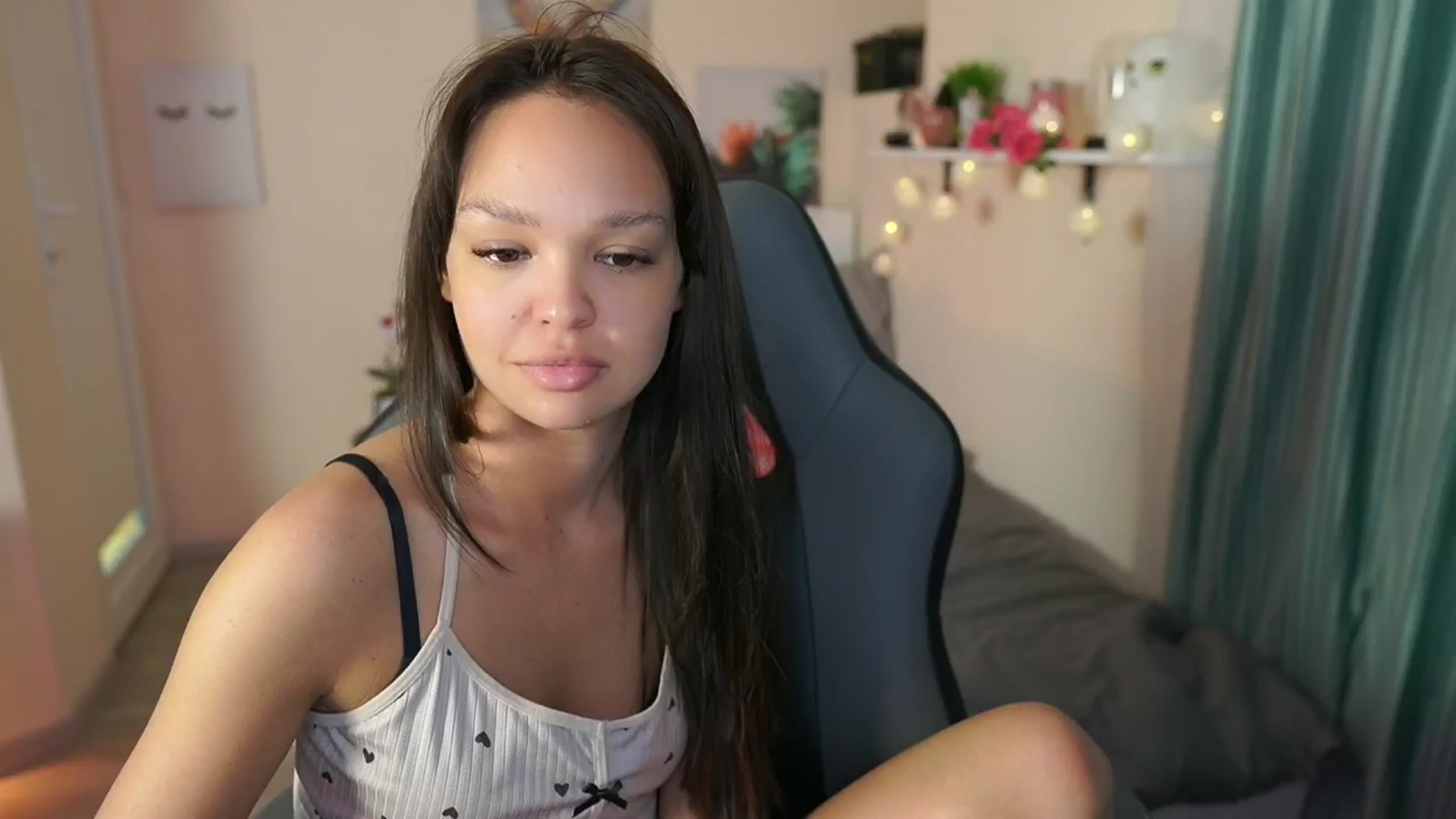 Gallery image thumbnail from Jesse__Jane__'s myfreecams stream on, 05/08/2024, 12:54 image 14 of 20