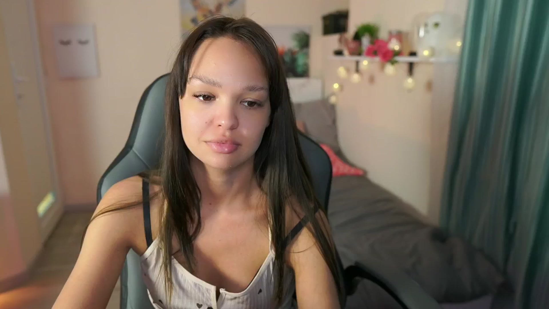 Gallery image thumbnail from Jesse__Jane__'s myfreecams stream on, 05/08/2024, 12:54 image 15 of 20
